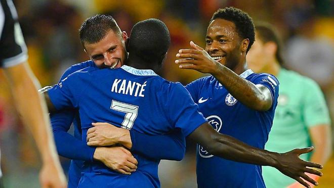 贺希宁在招笑这个赛道已经越走越远了，估计这会人设已经改不回去了